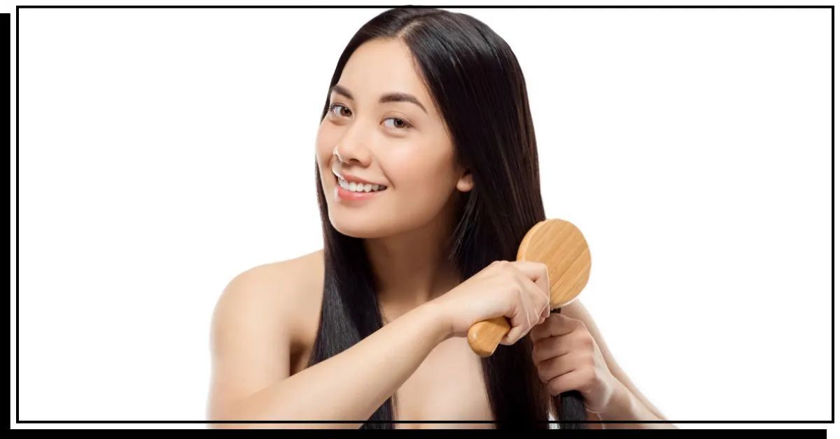 Børster gjennom mykt rent og flokefritt hår' title=