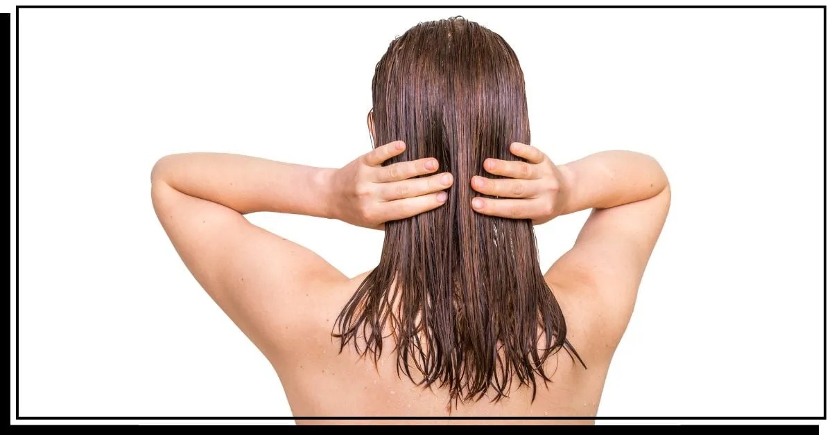 Aplikace cibulové vody na vlasy' title=