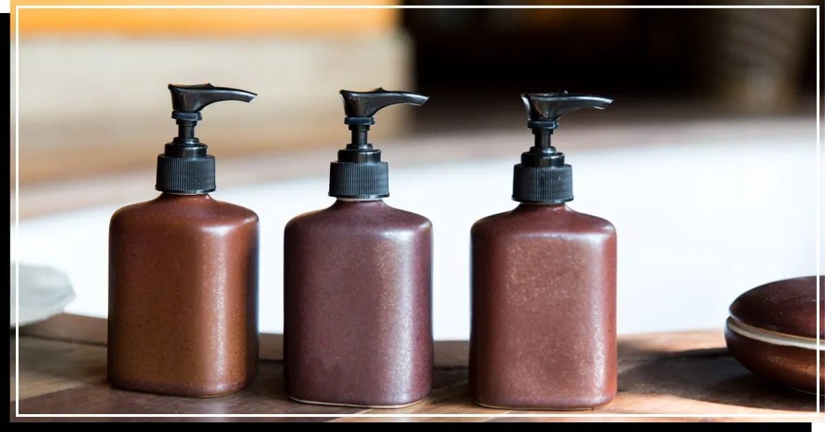 Frascos de shampoo' title=