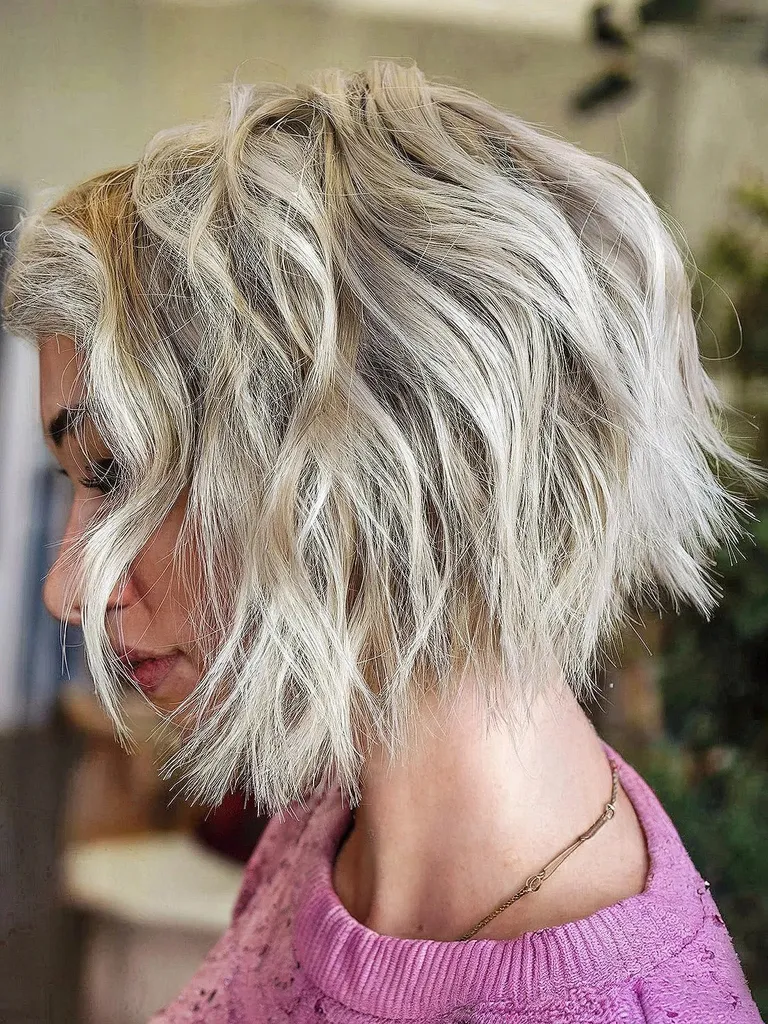 Mehrschichtiger, welliger Bob' title=