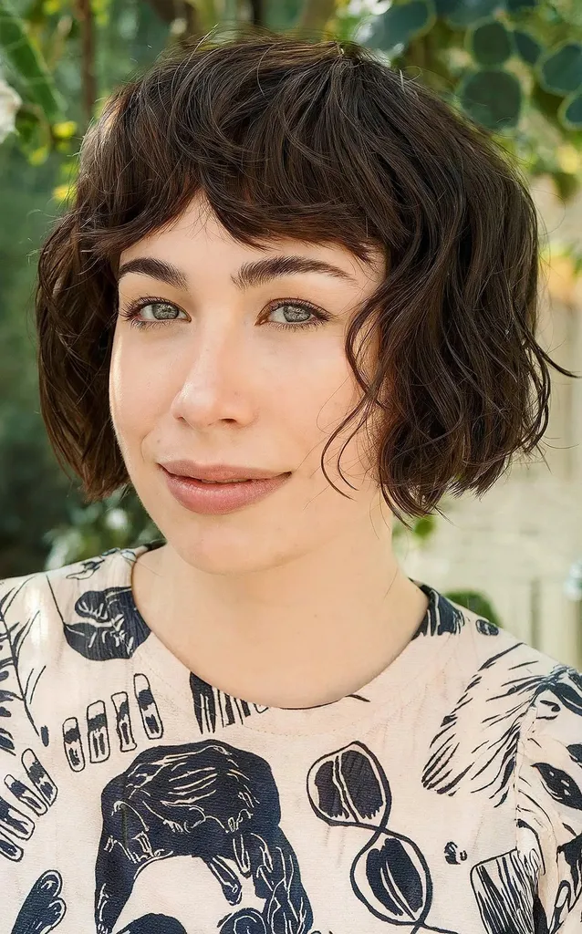 Zotteliger, welliger Bob mit Pony' title=