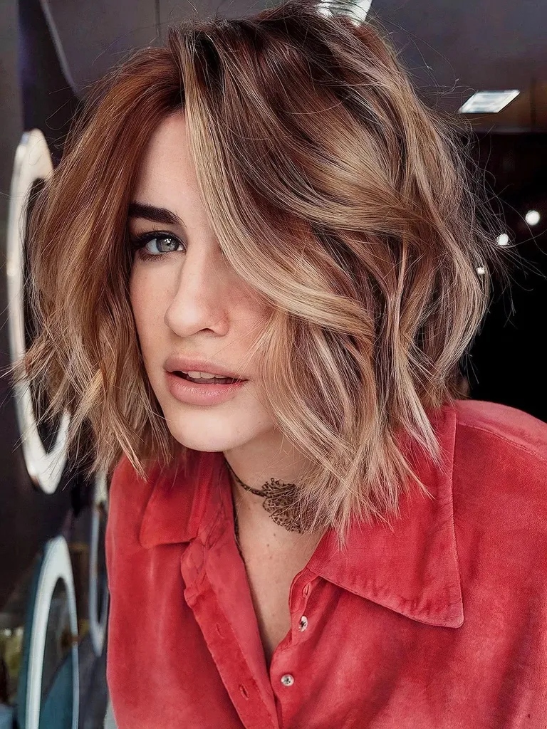 Strukturierter Bob mit geschichteten Wellen für feines Haar' title=