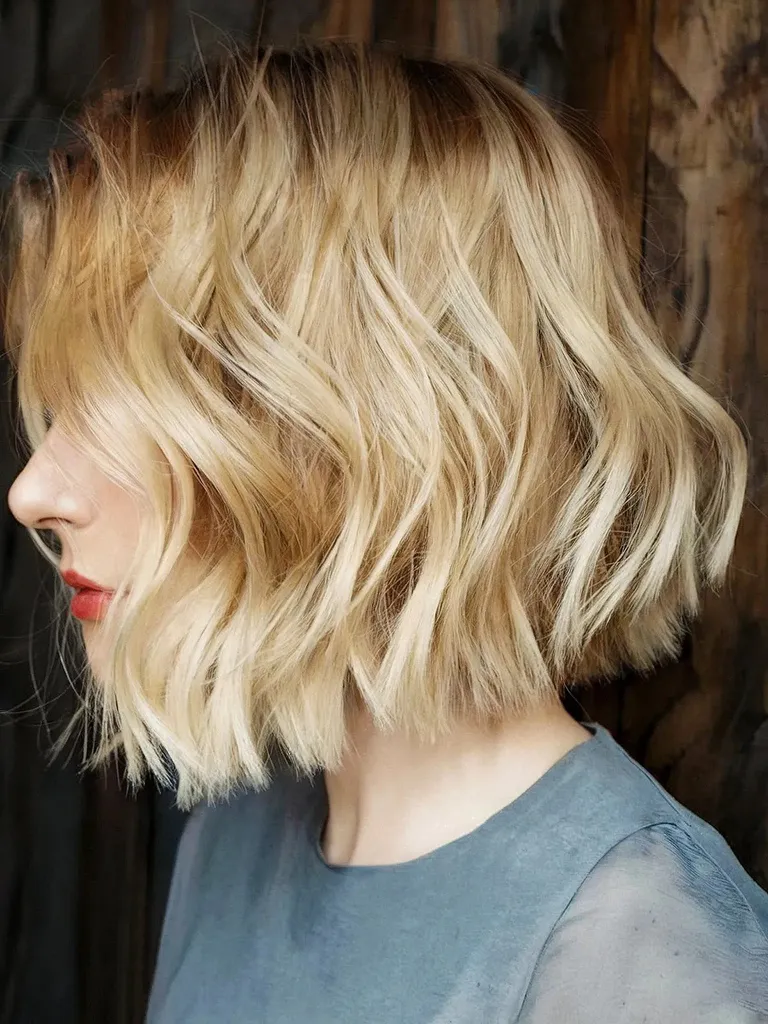 Leichter Bob für dickes, welliges Haar' title=