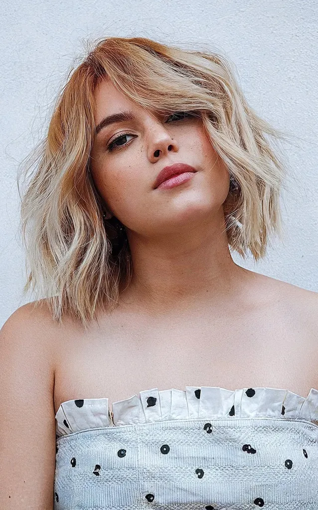 Welliger Bob mit seitlichem Pony' title=