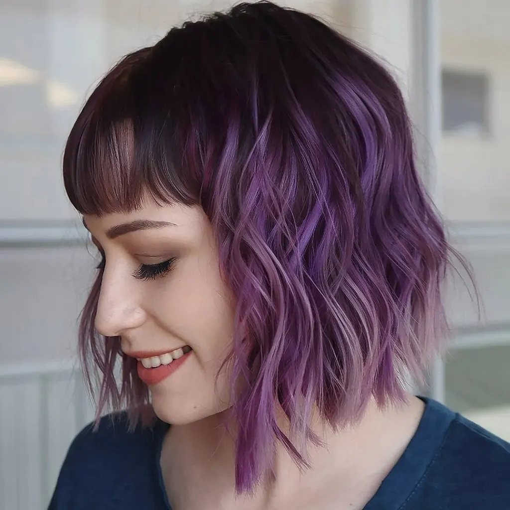 Corte bob invertido com ombre roxo' title=
