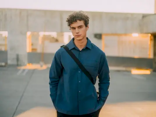 Pablo Kaestli gjenspeiler essensen av urban minimalisme for Reserved