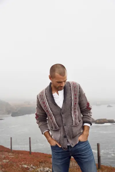 Zac Taylor er ute og står foran Lucky Brand