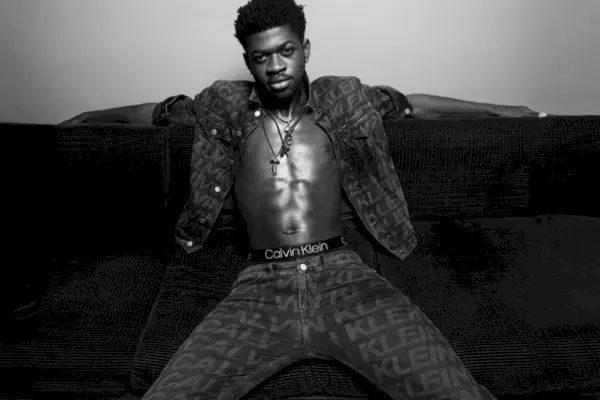 Campaña de ropa interior Calvin Klein sin camisa Lil Nas X 2020
