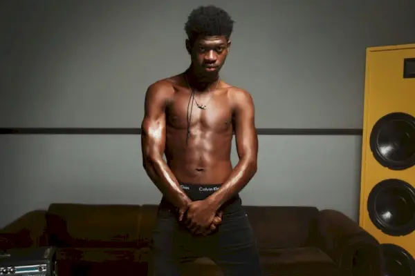 Campaña Calvin Klein 2020 sin camisa de Lil Nas X