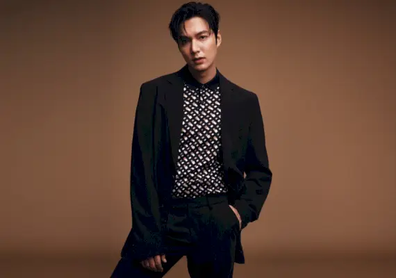 Lee Min-ho dyker upp i BOSS