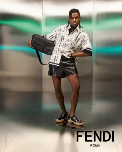 Skådespelaren Jeremy Pope leder kampanjen Fendi våren 2024.