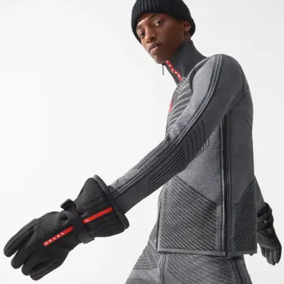 プラダ リネア ロッサ 2021 年秋冬キャンペーンにクラウディオ ゴンサルベスが出演。