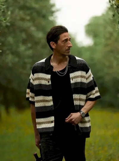 Atspindėdamas dabartines tendencijas, Adrienas Brody nešioja nertus Kith marškinius