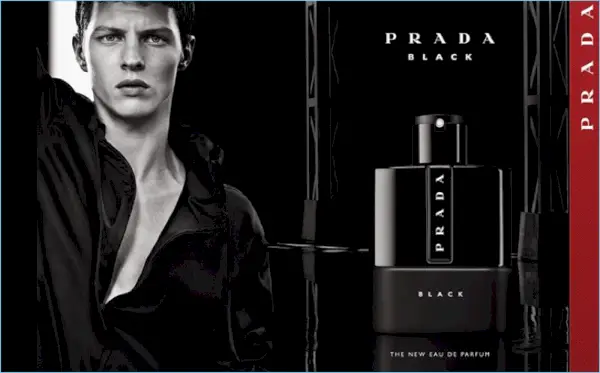 Tim Schuhmacher protagoniza la campaña de fragancias de Prada Luna Rossa Black.