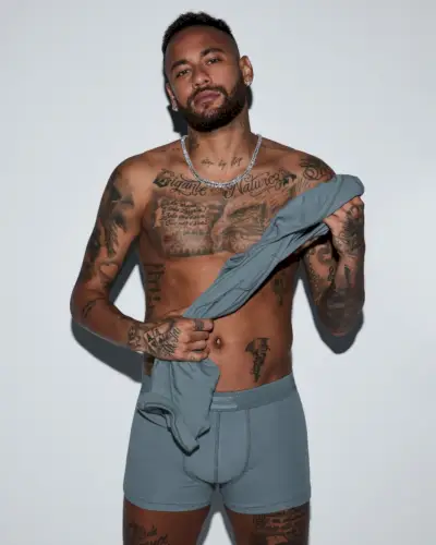 Piłkarz Neymar Jr. nosi SKIMS