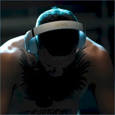 Beats by Dre は、最新のキャンペーンに Conor McGregor を起用しています。