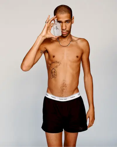Lucien Clarke wurde von Alasdair McLellan fotografiert und erscheint in der CK1-Kampagne von Calvin Klein Palace.