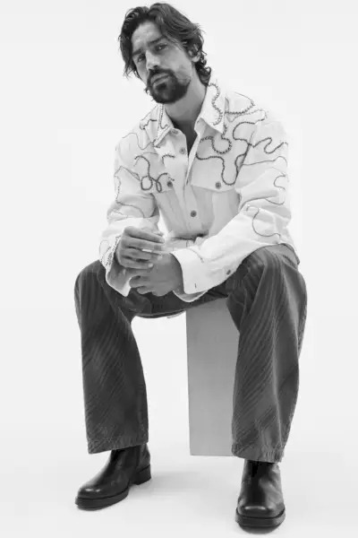 Ignacio Ondategui igra Dries Van Noten za Mythereso