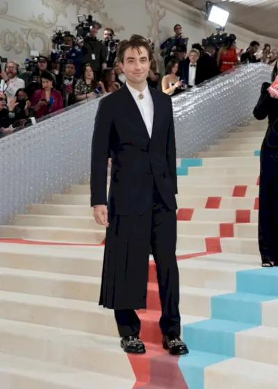 Robert Pattinson bærer Dior Men til Met Gala 2023.