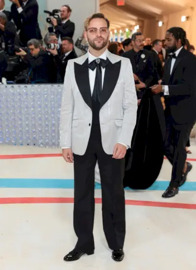 Den italienske skuespiller Alessandro Borghi bærer Gucci til Met Gala i 2023.