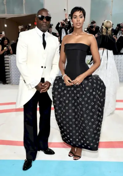 Skuespilleren Idris Elba og hans kone Sabrina bærer Gucci ved Met Gala i 2023.