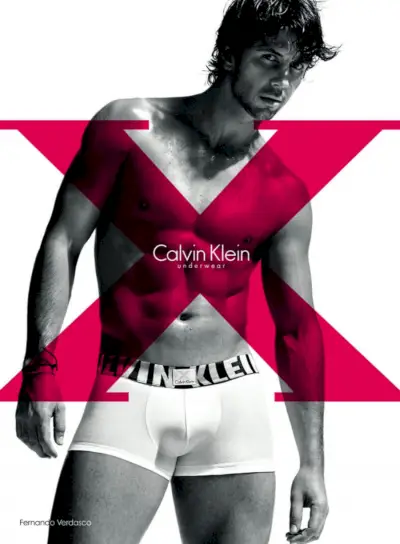Le joueur de tennis Fernando Verdasco s'est déshabillé et a mis ses sous-vêtements Calvin Klein pour une image publicitaire en 2010. La star espagnole a posé dans un look de la gamme X.