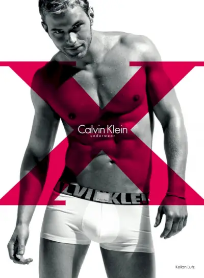 En 2010, Kellan Lutz expose son corps pour Calvin Klein Underwear. Le