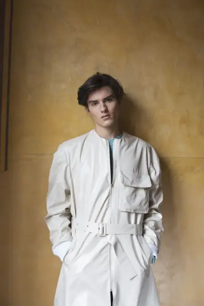 Elvis veste suéter Prada e casaco Fomme.