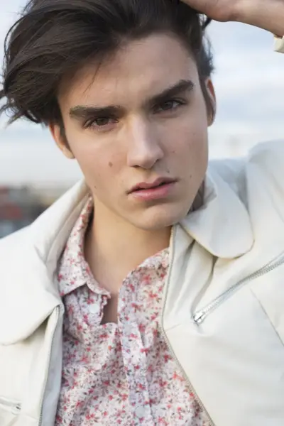 Elvis veste jaqueta Fomme e camisa Dolce & Gabbana.