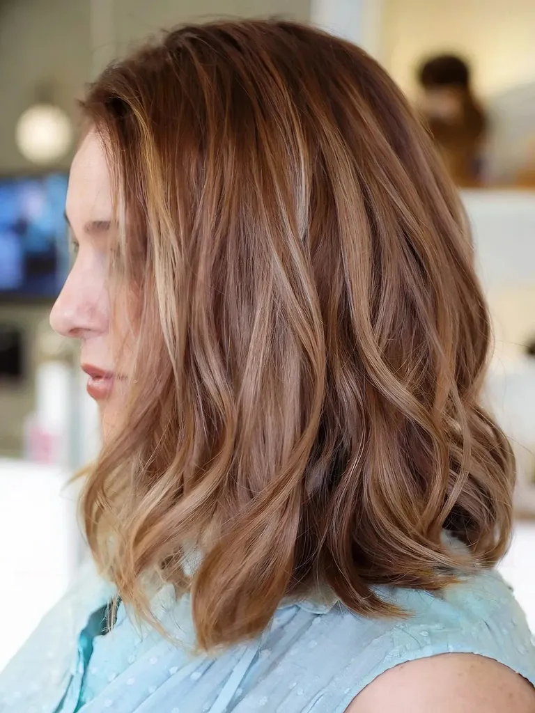 Luces bajas en marrón avellana' title=