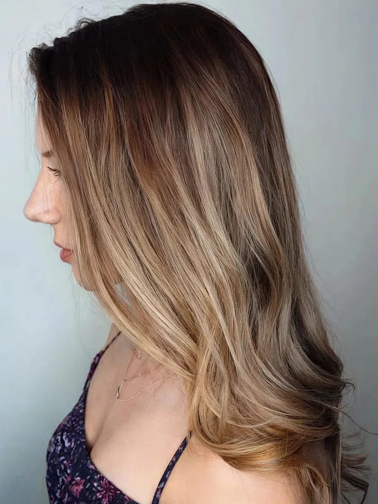 Marrón ratón con luces bajas' title=