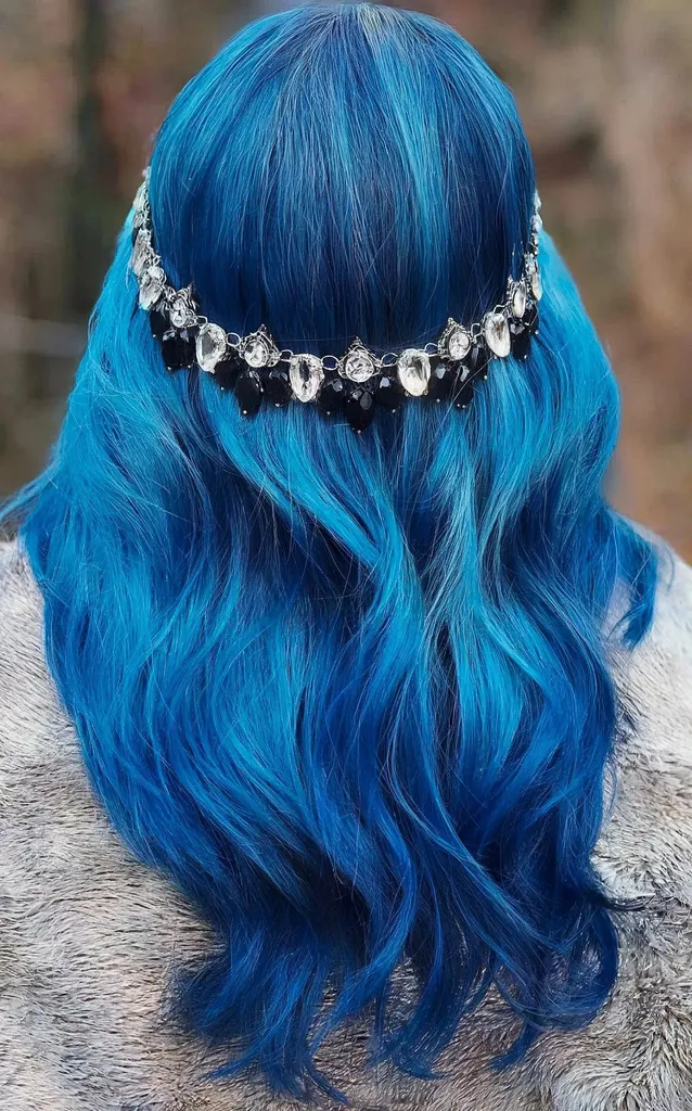 Rozměrné kobaltově modré zimní barvy na vlasy' title=