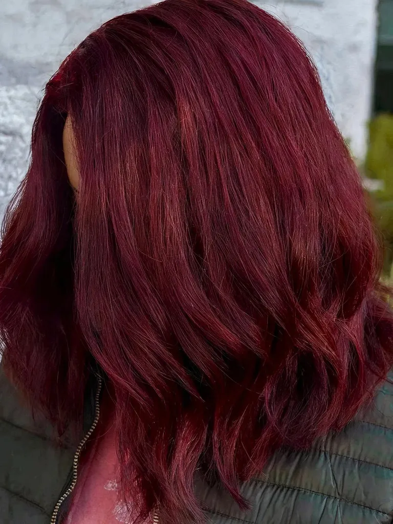 Zimní barva na vlasy se svařeným vínem' title=