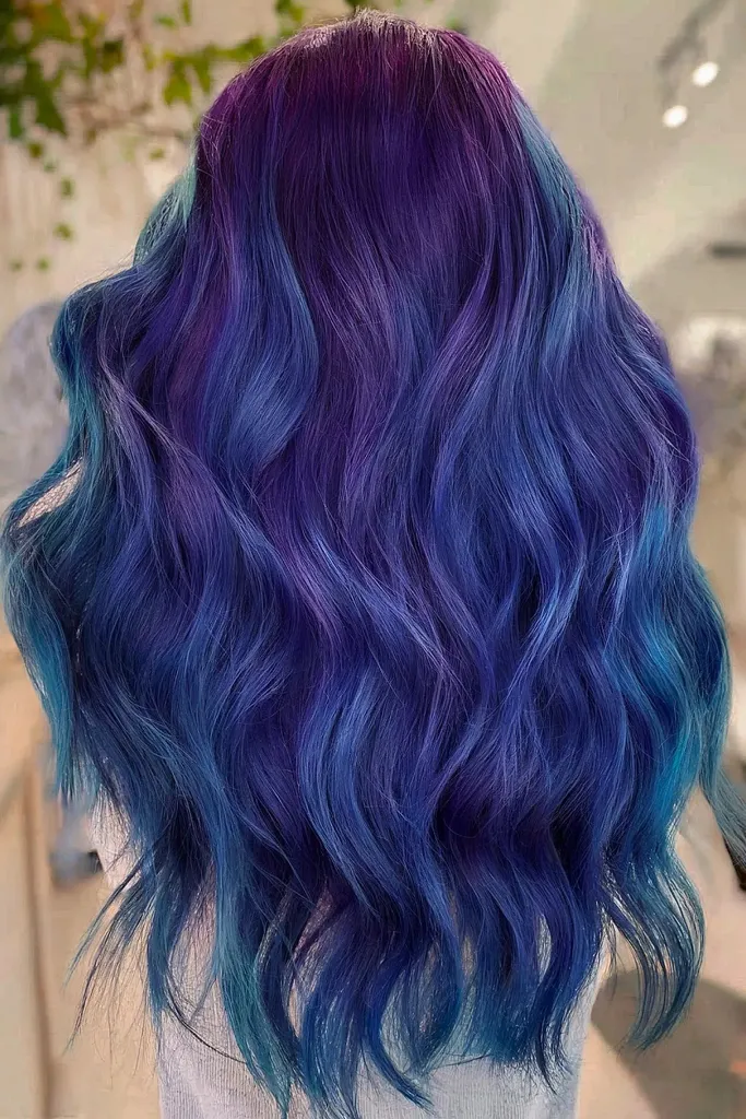 Zimní tmavě modrá a fialová pro dlouhé vlasy' title=