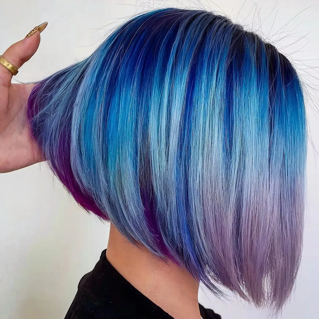 Modrá a fialová barva taje s kořenem stínu' title=