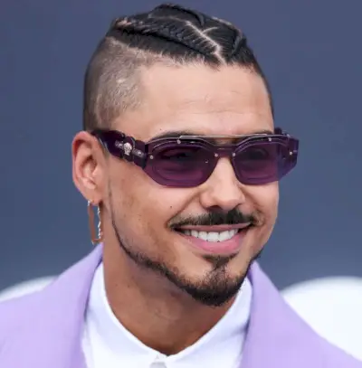 Cornrows cu model Quincy Brown Fade înalt de piele