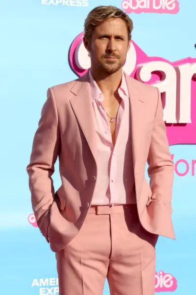 Ryan Gosling Barbie Estreia 2023 Terno Coral