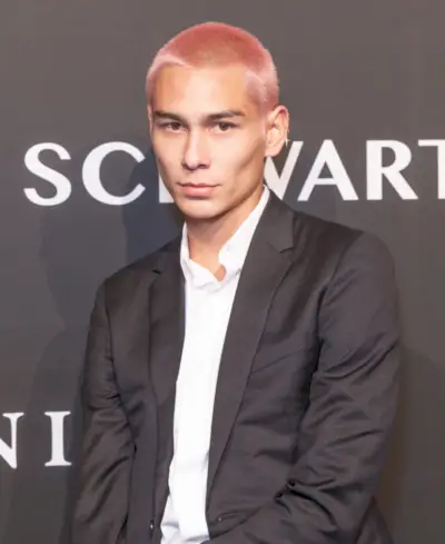 Buzz Cut Coloré Rose Evan Mock 2019