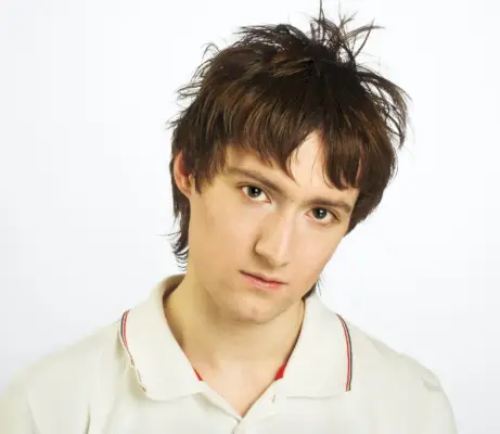 Hommes hérissés de coupe de loup