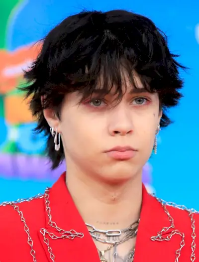 Terre d'hommes texturée coupée en loup