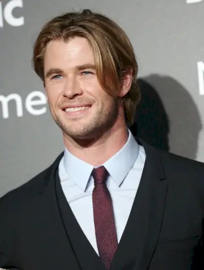 Chris Hemsworth Curtain Haircut Stubble 2014