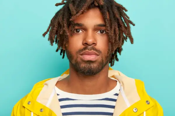 Dreads pour hommes aux cheveux longs et bouclés
