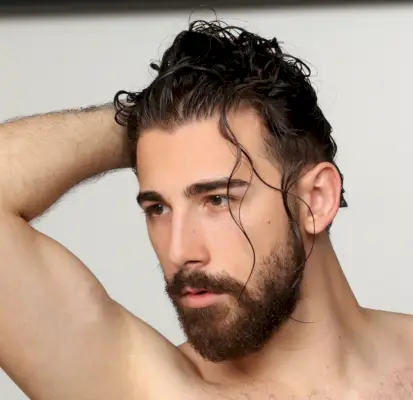 Soins des cheveux longs et bouclés pour hommes