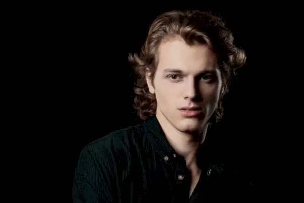 Cheveux Longs Bouclés Hommes Beauté Image