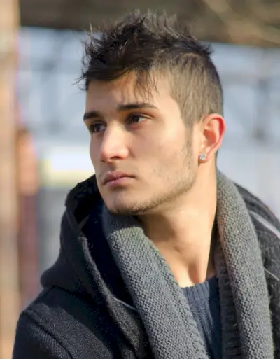 Muži umělého jestřába