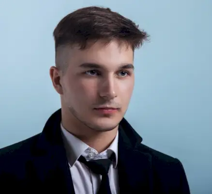 Coupe de cheveux courte française moderne