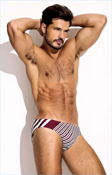 ディエゴ・ミゲルがチャーリーを揺さぶる by マシュー・ジンク