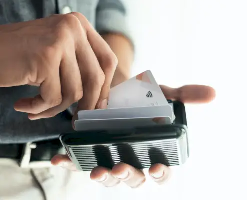 Carteira de metal masculina