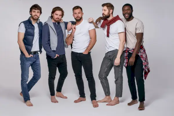 Hur man passar jeans män Gruppfoto