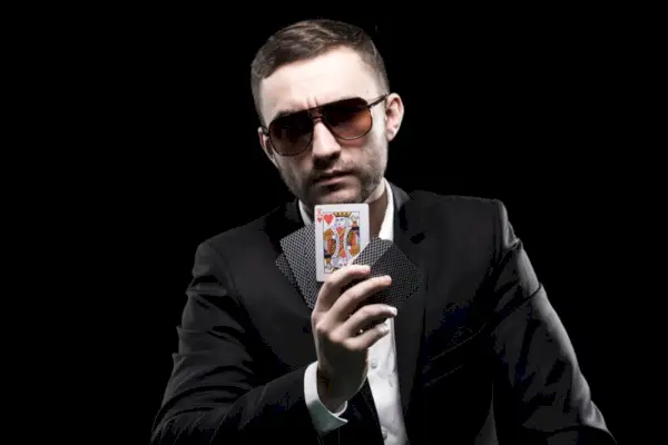 Occhiali da sole da uomo con barra frontale